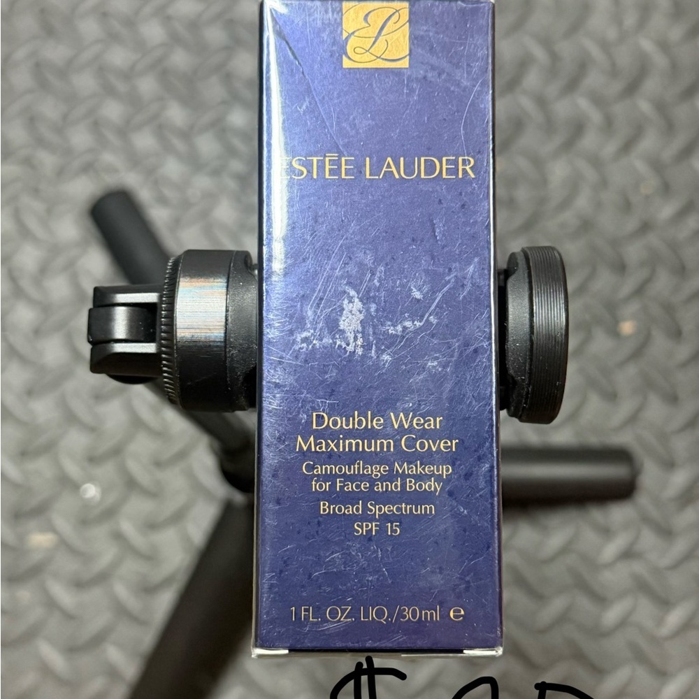 Estee Lauder Double Wear Maximum Cover Foundation - Blue and Gold. 4w2 color